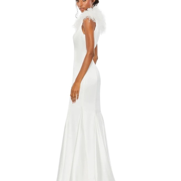 Mac Duggal 68137 NWT FEATHER SHOULDER V-NECK COLUMN GOWN - Picture 4 of 8